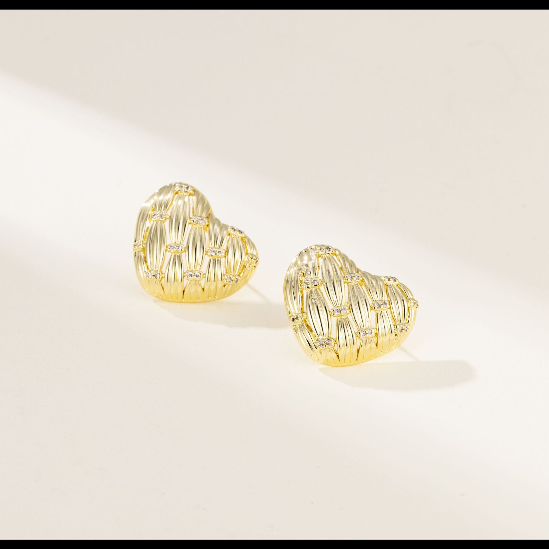 Wholesale Valentine's Day gift copper plated gold inlaid zircon love earrings heart-shaped earrings jewelry